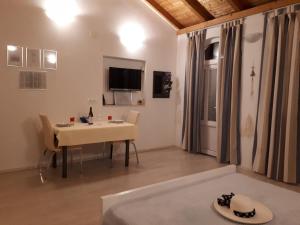 a living room with a table and a dining room at Apartment Gogi in Vodice