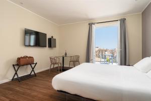 Televízia a/alebo spoločenská miestnosť v ubytovaní Suite al centro di Palermo con terrazza privata