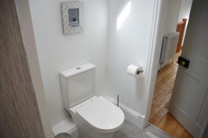 Vannituba majutusasutuses The Gardeners Cottage +24 fotot