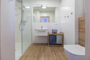 Łazienka w obiekcie Mi Casa Holidays Apartamenty Olimpijska O2