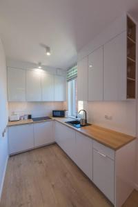 Kuchnia lub aneks kuchenny w obiekcie Mi Casa Holidays Apartamenty Olimpijska O2
