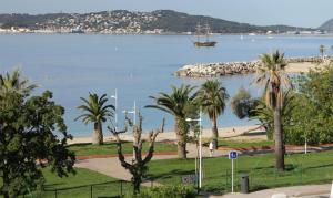 Imagem da galeria de Appartement avec terrasse em Toulon