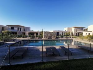 Bazén v ubytovaní Cala Rossa, Pinarello, Saint Cyprien - La Villa D'Alice alebo v jeho blízkosti