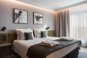 Postel nebo postele na pokoji v ubytování Q Hotel Plus Wrocław Bielany