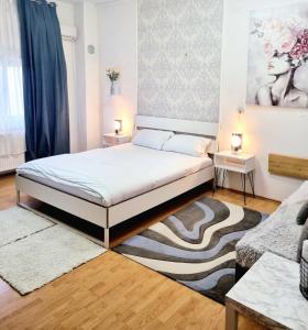 a bedroom with a bed and a couch at Rooms Villa Luigi in Pančevo