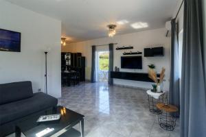 Μια τηλεόραση ή/και κέντρο ψυχαγωγίας στο Anastasia Home