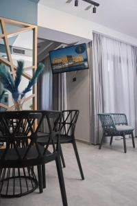 Televízia a/alebo spoločenská miestnosť v ubytovaní 7Rizes Luxury Living + 37 fotografií