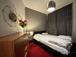 Posteľ alebo postele v izbe v ubytovaní Apartament Warszawa Centrum Helvetia Plus