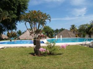 Bazén v ubytování Hotel Maribu Caribe nebo v jeho okolí