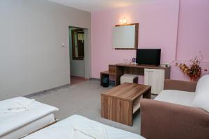 A television and/or entertainment centre at Hotel Tundzha - Renovated!