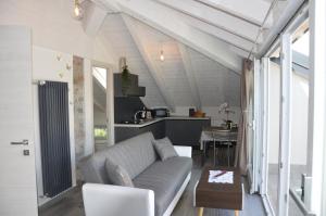 A kitchen or kitchenette at White suite - Jacuzzi, Swimming pool & Lake view