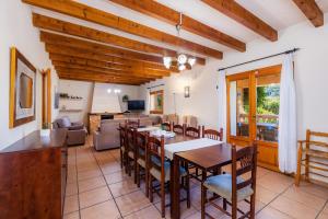 a kitchen and living room with a table and chairs at Son Peris in Caʼs Concos