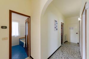 Posteľ alebo postele v izbe v ubytovaní JOIVY Family Flat with 3 Balconies, 10 Min to Beach