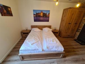 Posteľ alebo postele v izbe v ubytovaní Main Square Apartments