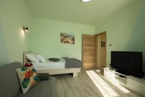 Postel nebo postele na pokoji v ubytování Adriatic Bay Apartments