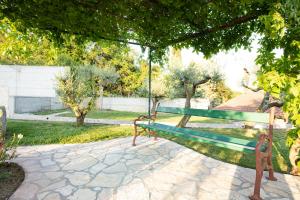 Bazén v ubytování Adriatic Bay Apartments nebo v jeho okolí