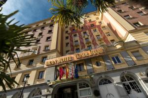 فندق سيركوتيل جران هوتيل كوندي دوكي في مدريد: مبنى عليه لافته