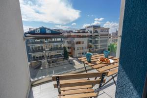 Un balcon sau o terasă la Mamaia Nord Nest Deluxe - pool n playground