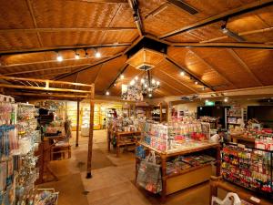 度假村或附近的超級市場和其他商店