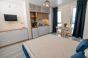 O bucătărie sau chicinetă la Mamaia Nord Nest Deluxe - pool n playground