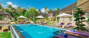 uma imagem de uma piscina numa villa em Akusara Jungle Resort And Spa em Nusa Penida