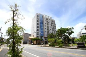 a tall building on the side of a street at Hotel Peace Island Miyakojima Shiyakusho Tori in Miyako-jima