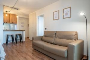 A seating area at Apartamentos Salou - 111