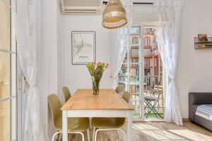 Ein Sitzbereich in der Unterkunft Bright & Breezy MERCED