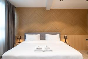 A bed or beds in a room at โรงแรมอินฟินิทเกษตร