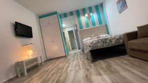 Telewizja i/lub zestaw kina domowego w obiekcie estudio con vista al mar 19