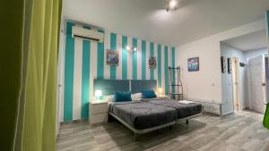 Łóżko lub łóżka w pokoju w obiekcie estudio con vista al mar 19