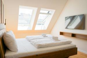 a bedroom with a bed with two towels on it at Nadland Apartments B61 in Vienna