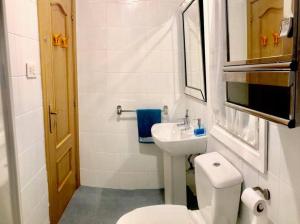 Kúpeľňa v ubytovaní Apartamento junto a la playa de gros ESS02373