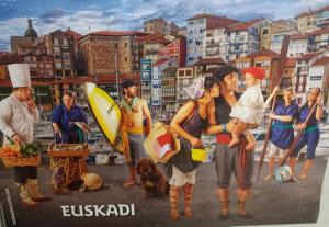 Hostia v ubytovaní Apartamento junto a la playa de gros ESS02373