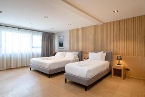 A bed or beds in a room at โรงแรมอินฟินิทเกษตร