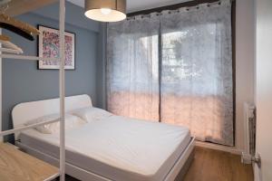 Una cama o camas en una habitación de Le Pop : beau T2 entièrement rénové en hyper-centre