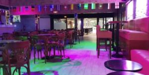 Restaurace v ubytování Bungalow de luxe de 60m2 dans camping 5 étoiles