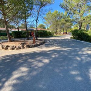 Fotografie z fotogalerie ubytování Bungalow de luxe de 60m2 dans camping 5 étoiles v destinaci Puget-sur Argens