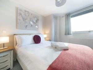 Krevet ili kreveti u jedinici u okviru objekta Pass the Keys Stunning 1BR Apt in No 1 Location with Free Parking