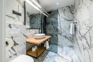 Bilik mandi di Wine Garden Rooms +56 gambar