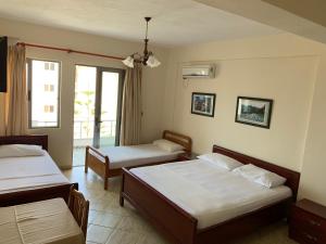Postel nebo postele na pokoji v ubytování The First Hotel Saranda