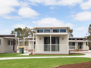 a house in the suburbs of sydney at Discovery Parks - Swan Valley in Caversham