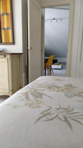 A bed or beds in a room at Oriñon Beach Apartment