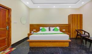 Postel nebo postele na pokoji v ubytování Hotel Premier Noida 135