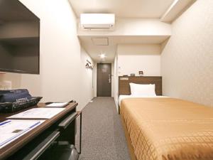 Letto o letti in una camera di HOTEL LiVEMAX Chiba Chuo-Ekimae