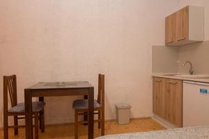 Kuchyň nebo kuchyňský kout v ubytování Apartmani LUKA Perućac