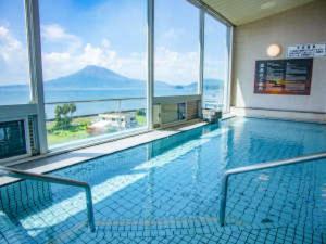 Der Swimmingpool an oder in der Nähe von LiVEMAX RESORT Sakurajima Sea Front