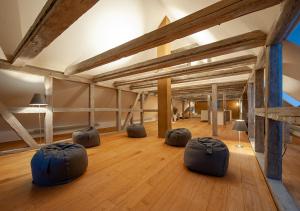 a room with a bunch of objects on a wooden floor at FELDGANG ein Gästehaus! in Upahl