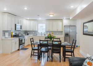 a kitchen and dining room with a table and chairs at 41-Convenient Townhouse in Quincy