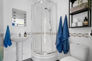 Koupelna v ubytování Spacious Coastal Escape I Parking I Margate